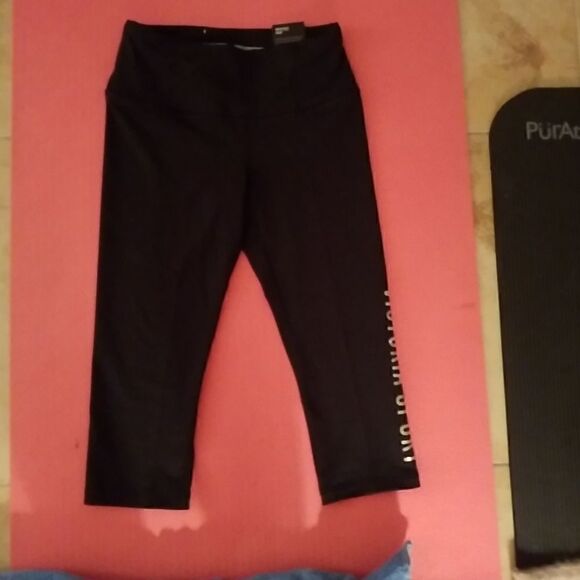 Victoria's secret Knockout crop  - Picture 3 of 7